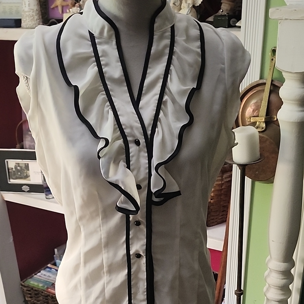 Mauries Ruffled Button Up Blouse